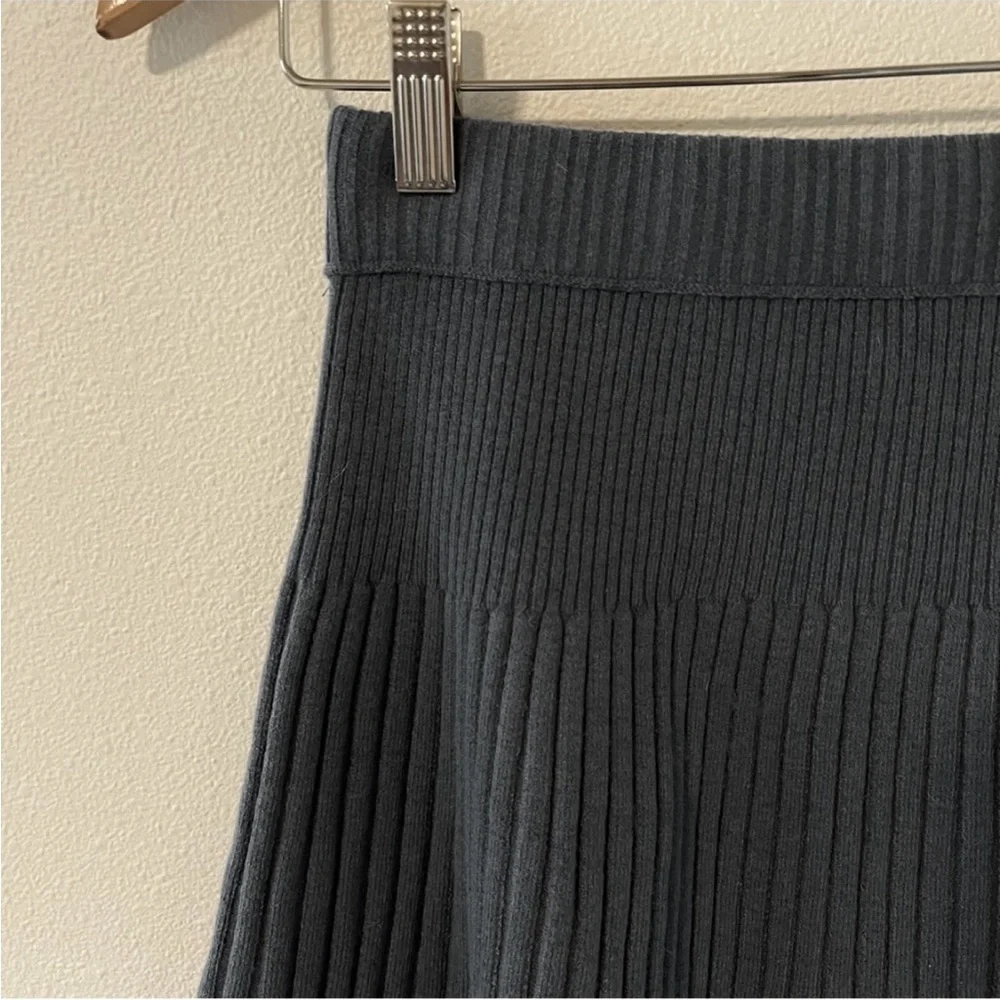 🆕 AERIE Take Charge Stretchy Ribbed Knit Olive Green Pleated Mini Skirt, Size M - Picture 6 of 14